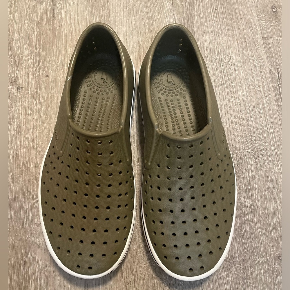 Native shoes size J3